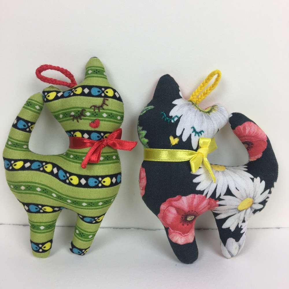 Pair of handmade cats 🐱 keychain ornaments